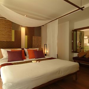 Deluxe Room 1 hour Thai Massage